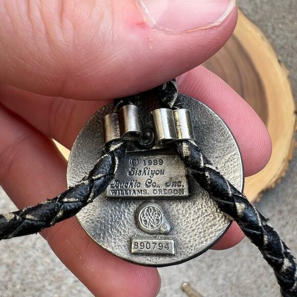 Siskiyiu USA Oregon 1989 Morgan Silver Dollar Western Genuine Leather Bolo Tie - Picture 3 of 10